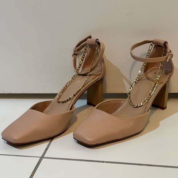 ALDO 2.5” Elegant Ankle Strap Heels with Good Chain Detail, Tan, Size 7. - Picture 6 of 11